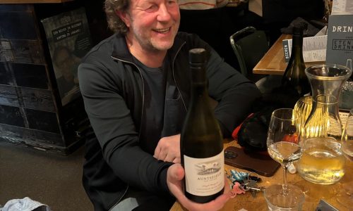 Wijnproeverij tijdens Michiels wijnfestijn bij café Eten en Drinken