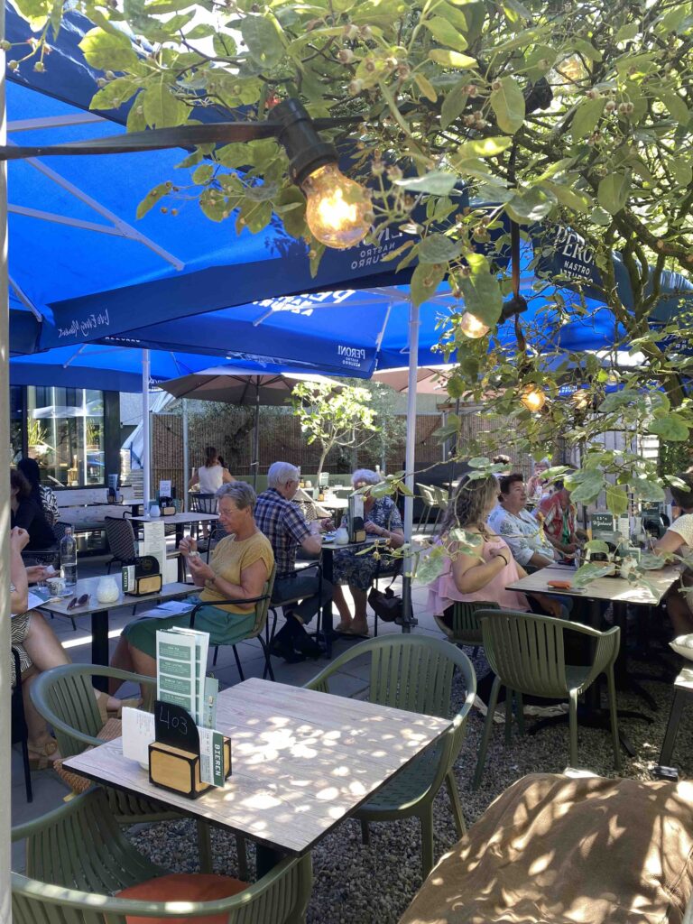 Terras café Eten en Drinken Malden