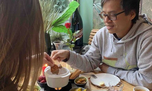 Chocolade fondue tijdens Chau's Chocolade Festijn